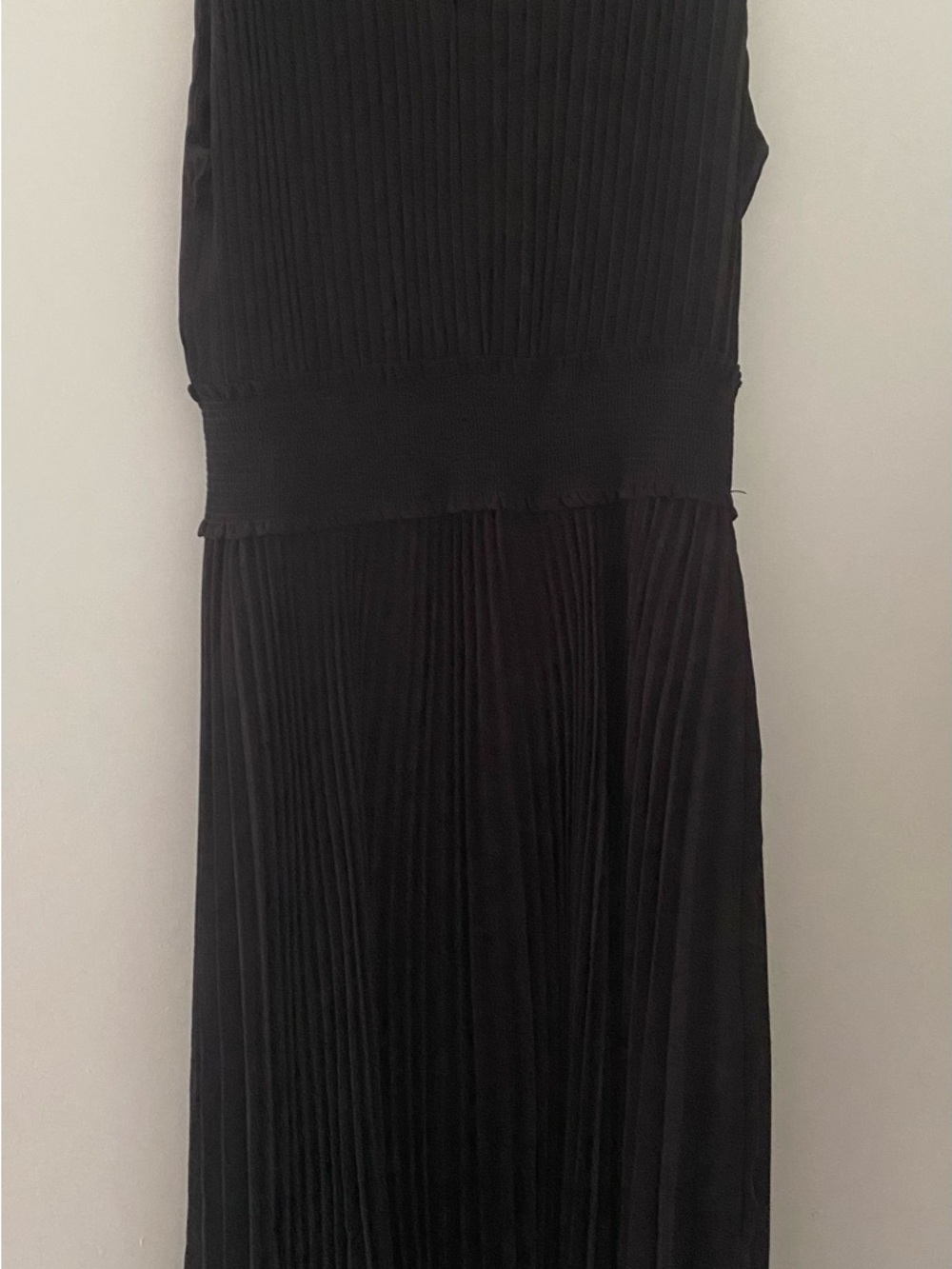 Sleeveless Black Pleated Midi Dress - Picture 3 of 3